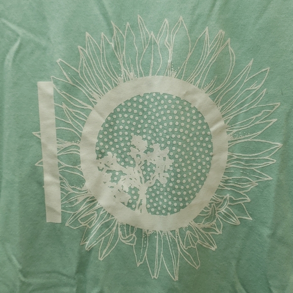 Tentree mid length sleeve shirt - Picture 2 of 4